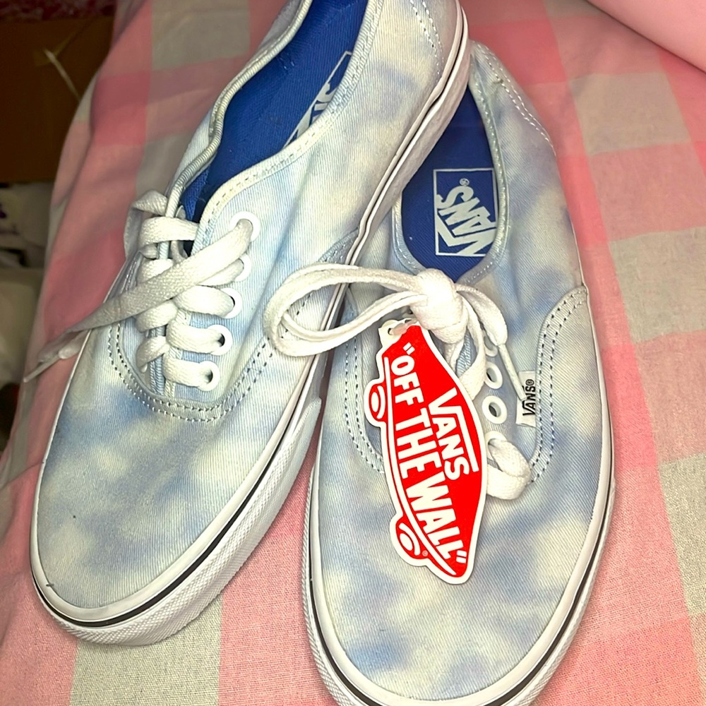 Brand new vans shoes.  Size 8.0 women